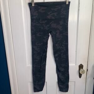 Spanx Black High Waisted Camouflage Seamless Stretch Legging Tights W-459 Size L